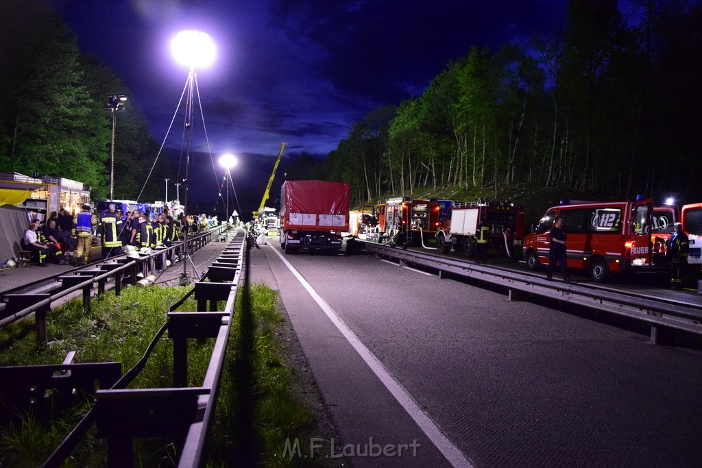 VU Gefahrgut LKW umgestuerzt A 4 Rich Koeln Hoehe AS Gummersbach P644.JPG - Miklos Laubert